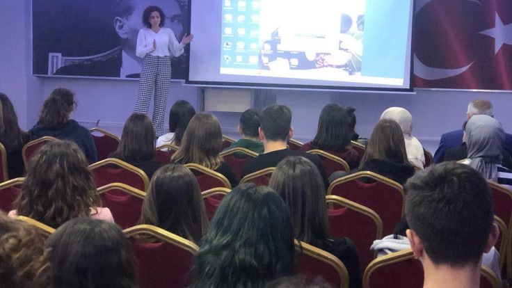 AVUKAT MEHLİKA UÇAR ÖĞRENCİLERİMİZE AVUKATLIK MESLEĞİNİ TANITTI